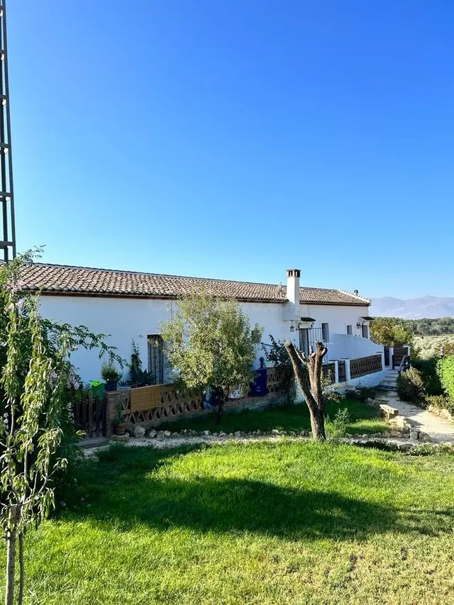 CASA TIPO RÚSTICA CON TRES APARTAMENTOS INDEPENDIENTES CON M