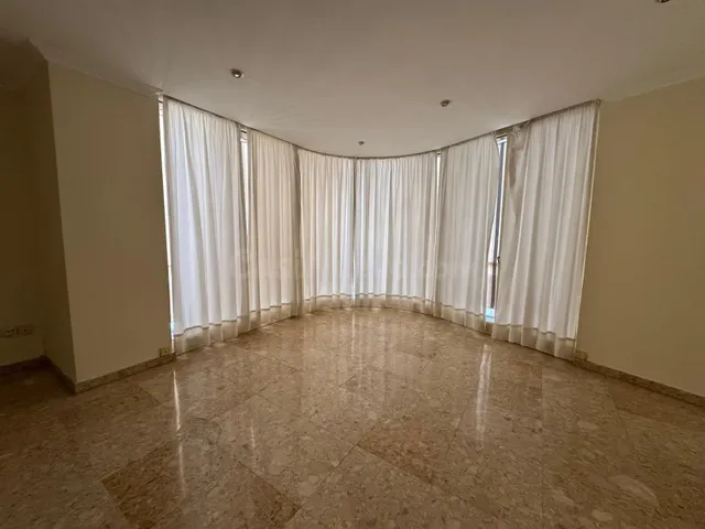 ubicación EXCELENTE: PISO DE TRES DORMITORIOS CON TERRAZA, T