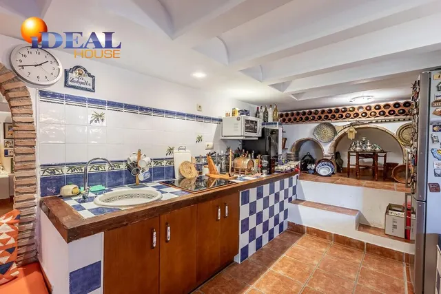 CASA PAREADA EN LA ZUBIA CON PISCINA, ZONA DE BARBACOA Y JARDÍN — 38