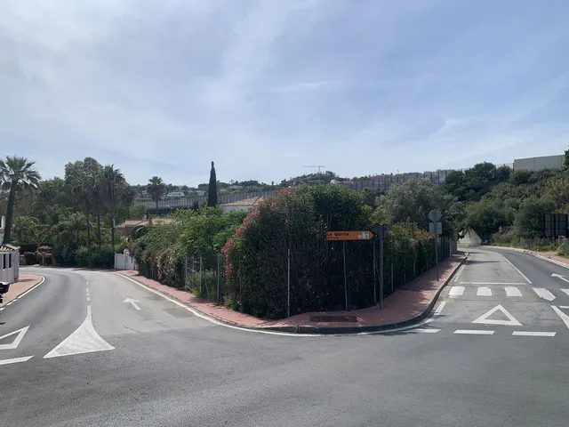 Terreno edificable Marbella con vistas a campo de golf y alta densidad — 7