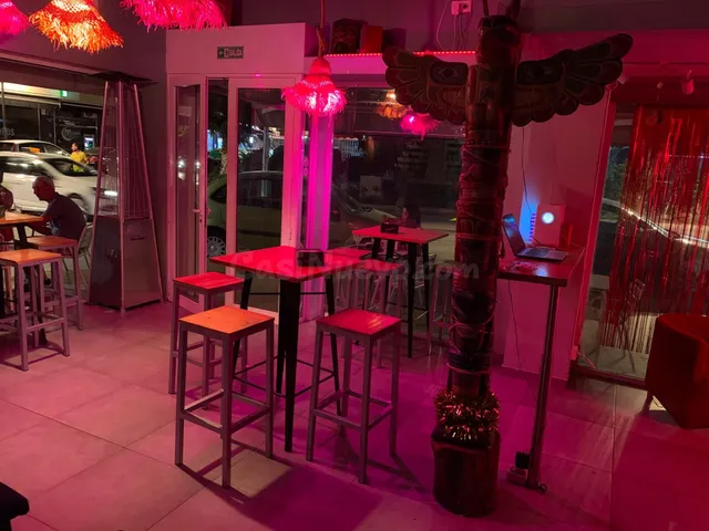 TRASPASO DE LOCAL CON LICENCIA DE BAR – CENTRO DE TORREMOLIN - foto 3