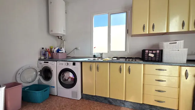 Casa adosada con amplios espacios interiores y exteriores, próxima a María Guerrero — 25