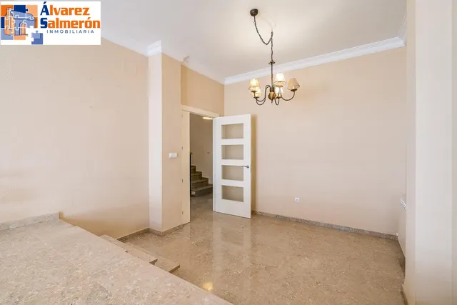 ADOSADA EN URBANIZACIÓN EN HUETOR VEGA — 8