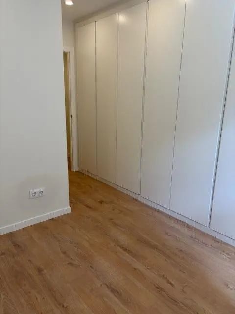 Exclusivo piso reformado en el corazón de Jerónimos, Madrid — 17