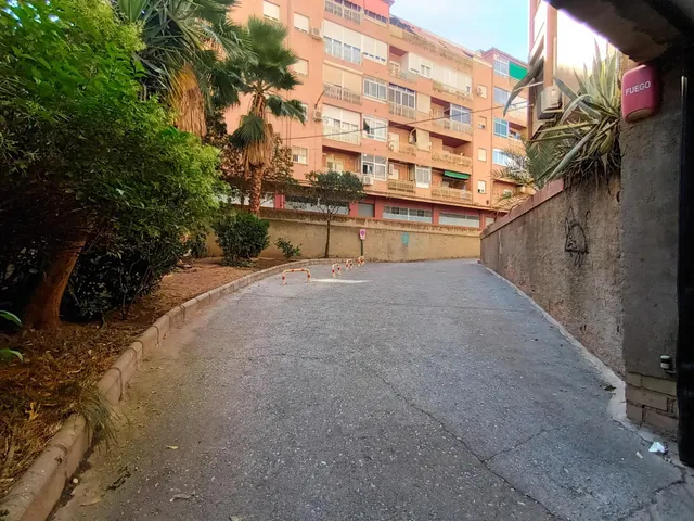 Garaje cerrado en Granada zona Zaidin, 12.80 m. de superficie. — 8