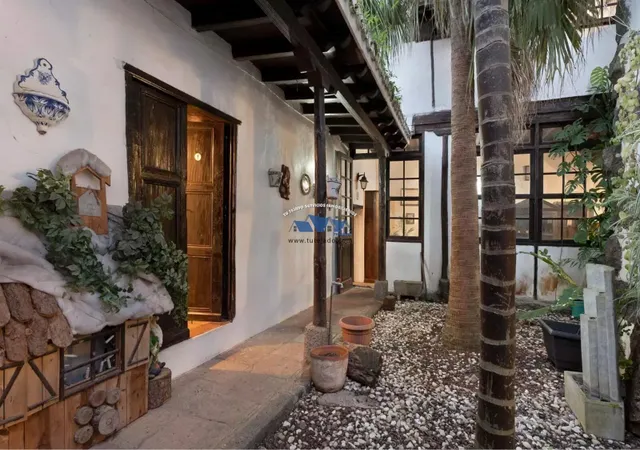 Casa histórica en venta — 13