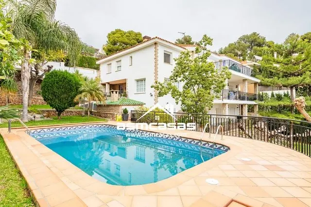 Villa muy espaciosa en una de las mejores urbanizaciones de 