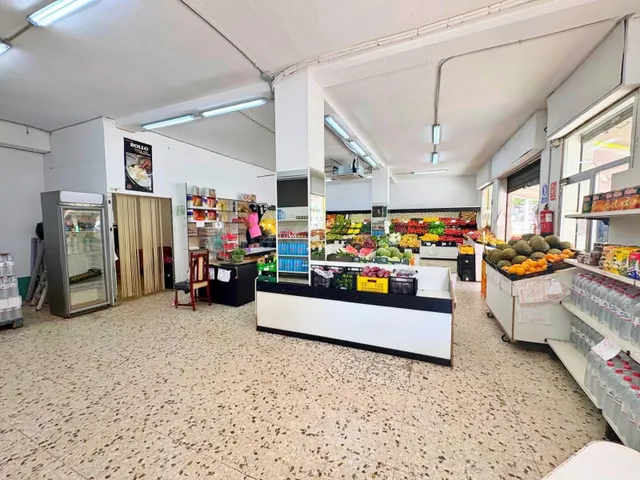 LOCAL COMERCIAL EN AVENIDA DE NOVELA — 2