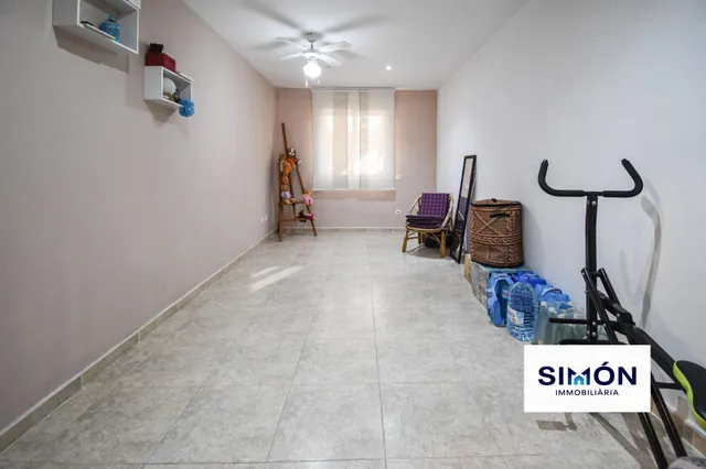 ¡FANTÁSTICA OPORTUNIDAD EN SANTPEDOR! Piso de 3 habitaciones dobles, con balcón y terraza. — 28