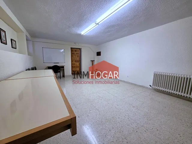 Exclusivo Chalet en Hervencias, Ávila - Un Oasis de Espacio y Tranquilidad — 27