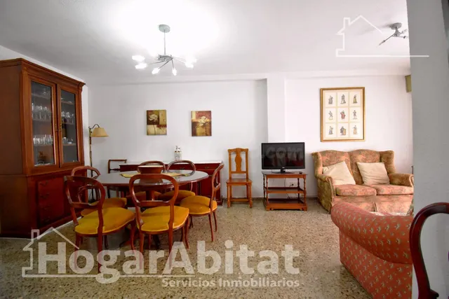 EXTERIOR DE CUATRO DORMITORIOS CON BALCÓN JUNTO AL PASEO DE 