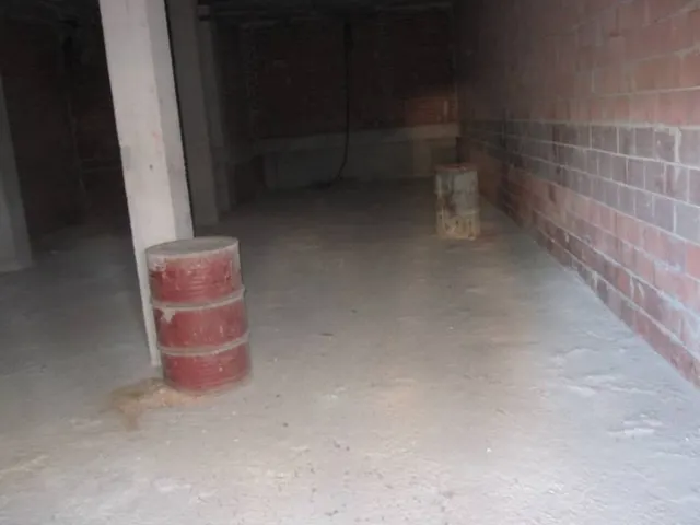 LOCAL COMERCIAL EN EL PARQUE ESQUINA — 12