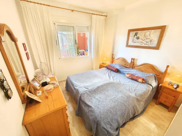APARTAMENTO DE 2 DORMITORIOS CON PISCINA, APARCAMIENTO Y GRAN BALCÓN CERRADO EN TORREVIEJA — 10