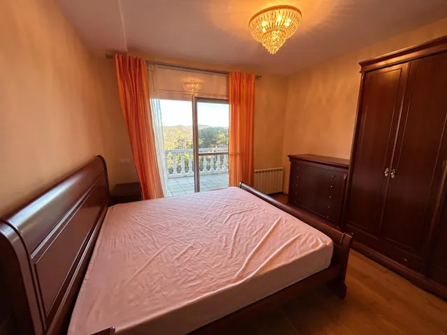 Espaciosa casa con impresionantes vistas a la montaña — 23