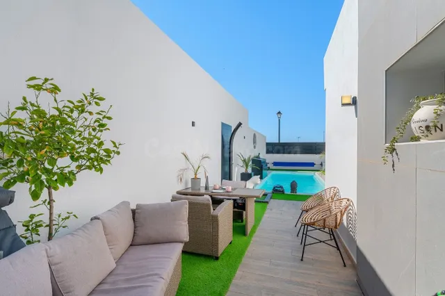 VILLA DE 4 DORMITORIOS Y 2 BAÑOS EN FORTUNA (MURCIA) — 9