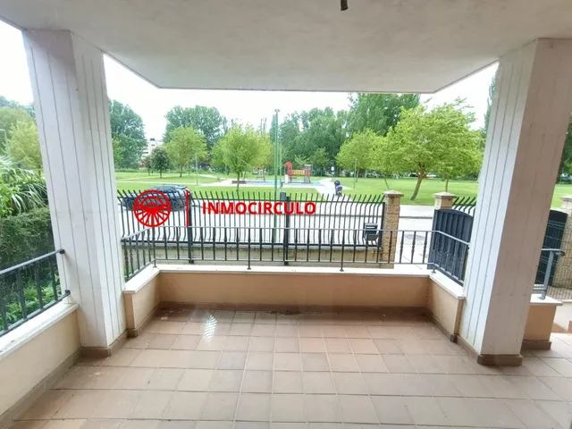 Exclusivo Chalet Pareado Junto al HUBU: Tu Oasis Urbano en Burgos — 13