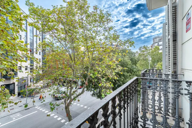 Piso reformado, listo para entrar a vivir con balcones y todo exterior en la nova esquerra de l' eixample — 9
