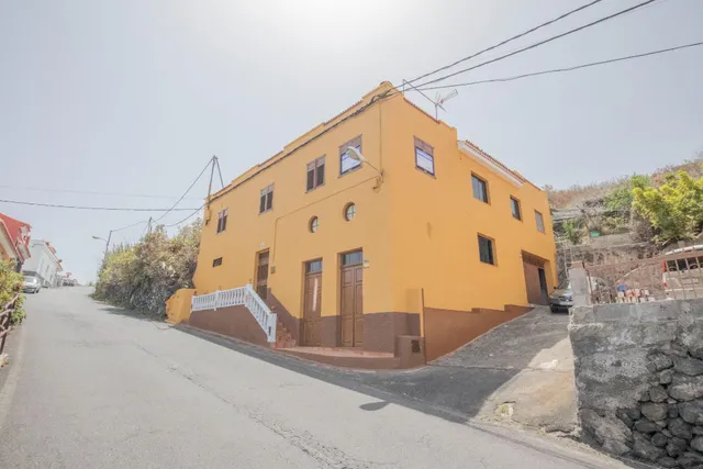 CASA TERRERA CON FINCA EN VENTA EN SANTA BÑRBARA, ICOD DE L