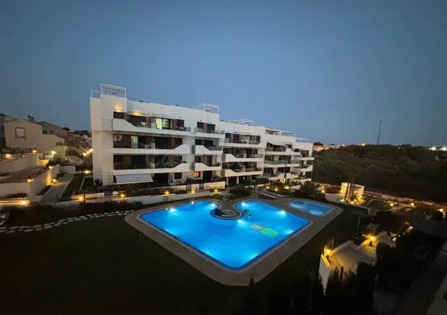 Apartamento moderno con vistas a la piscina en Residencial A - foto 2
