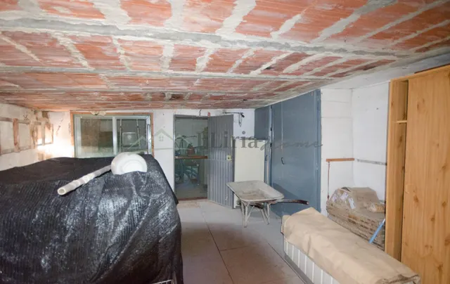 Ref. 04405.- EXCLUSIVA.- Chalet independiente con piscina en Urb. Camp Llíria. — 33