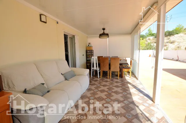 Respira paz entre el mar y la montaña en este exclusivo chalet pareado reformado con piscina privada, solárium y parking — 16