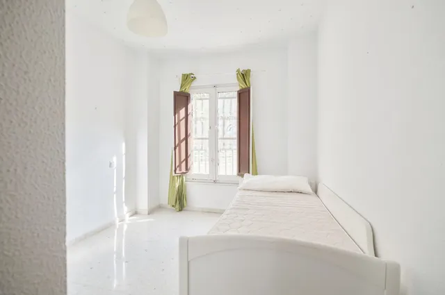 Zona Puertas de Sevilla. Vivienda con amplia terraza de 15 m2. — 11