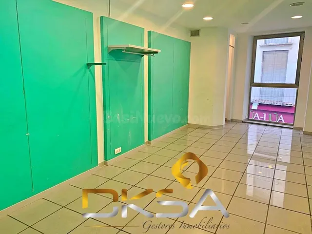 Amplio local comercial en alquiler en la mejor zona de Vila- - foto 3
