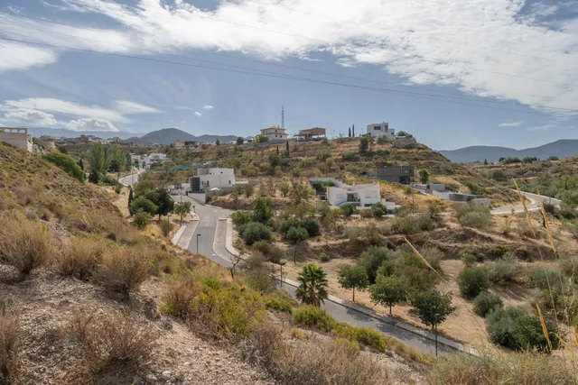 Terreno urbano de 750 m2 en Altos de La Zubia. Parcela 17, manzana M — 22