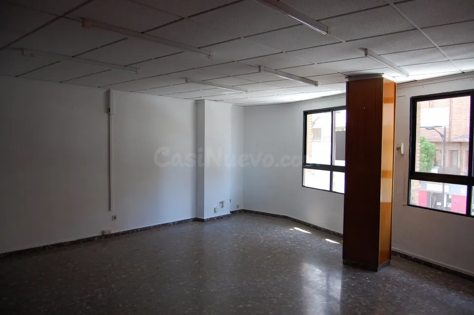 Oportunidad Amplio local en zona Isabel la Católica