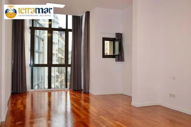 Moderno piso reformado en el corazon del eixample junto a ronda de la universidad - Barcelona — 28