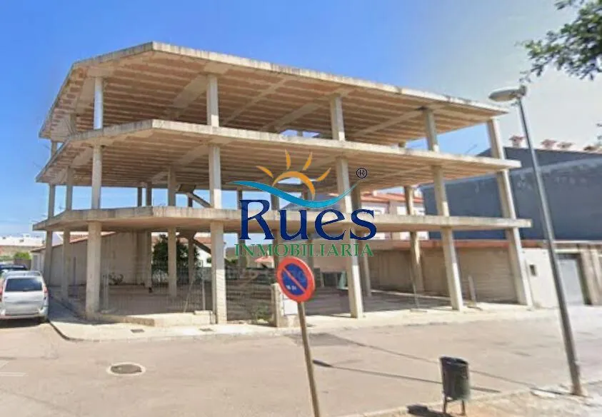 Edificio en construcción en Ribera de Cabanes