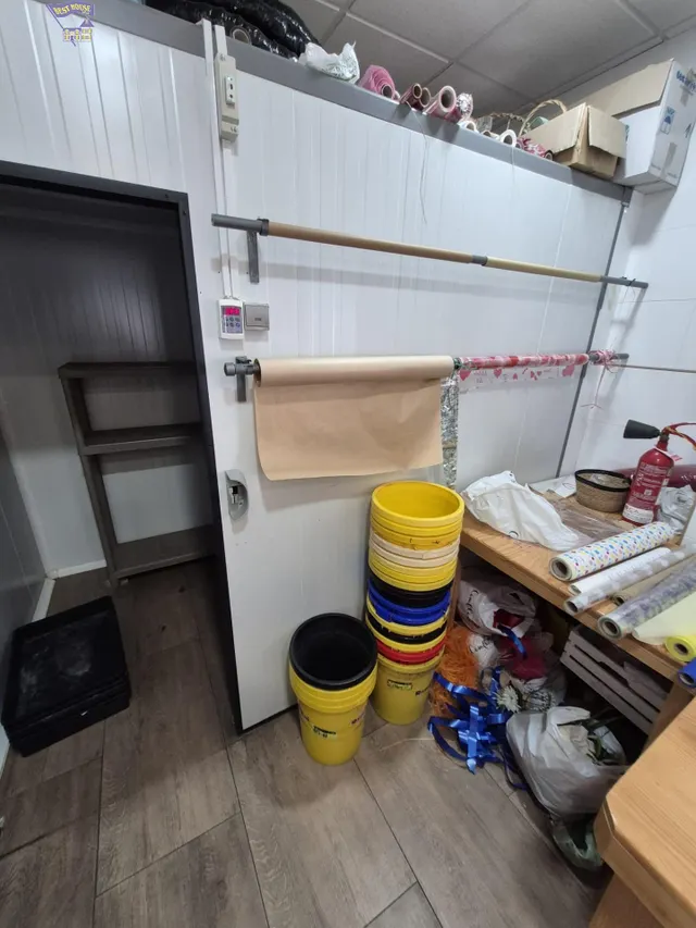 SE VENDE DOS LOCALES COMERCIALES EN ZONA EL PORTICHUELO — 11