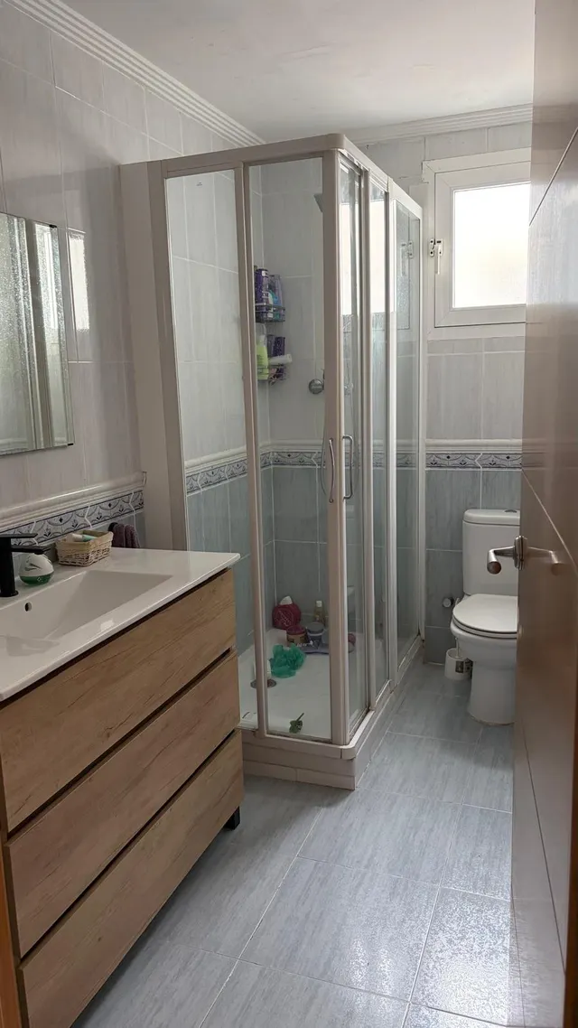 Se vende piso de 2 habitaciones con balcón y ascensor — 21