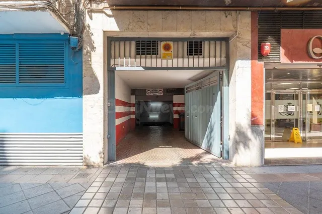 3 plazas de garaje juntas en calle Pedro Antonio de Alarcón — 2