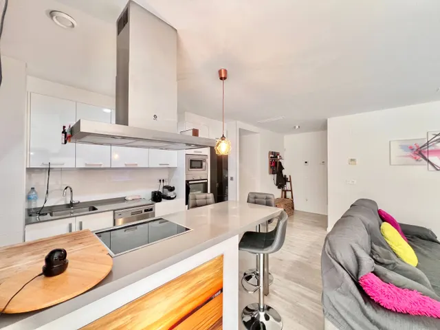 FANTASTICA VIVIENDA CERCA DEL TRAM — 7