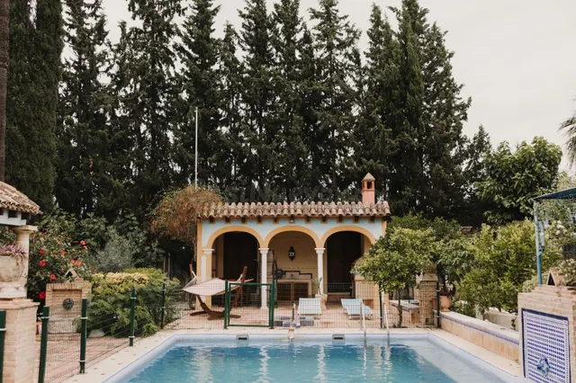 Ponemos a la venta este precioso y peculiar chalet con pisci - foto 3