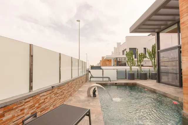 VILLA DE 3 DORMITORIOS Y 3 BAÑOS CON PISCINA EN LOMAS DE CABO ROIG, ORIHUELA COSTA — 12