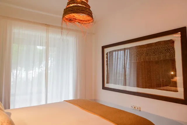 Una casa que se siente, antes que se describe, en Playa Bastián, con vistas al mar — 15