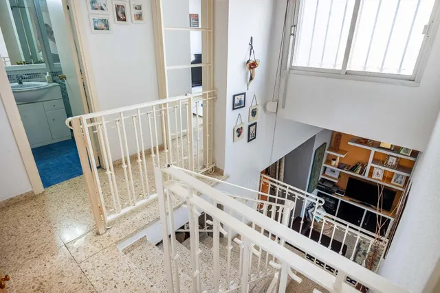 Vive en Simón Verde: Casa pareada con patio, garaje cubierto, piscina y el metro a un paso. — 31