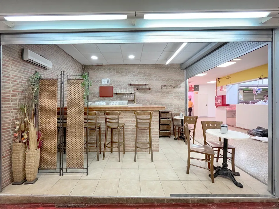 SE VENDE BAR EQUIPADO EN PERFECTO ESTADO EN EL CENTRO COMERCIAL LAS FUENTES