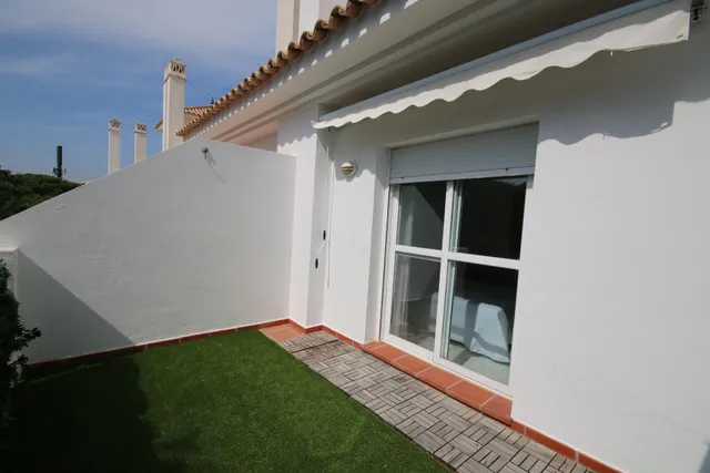 Exclusivo adosado de 3 plantas en Hoyo 14 junto al Campo de Golf – Nuevo Portil — 30