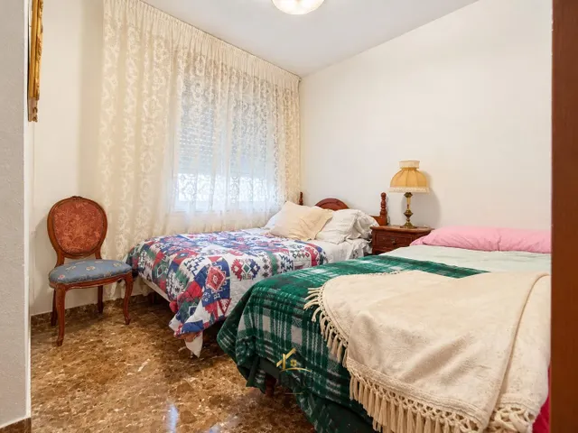 AMPLIO PISO DE 4 DORMITORIOS JUNTO A LAS TENDILLAS, CON GARAJE EN EL MISMO EDIFICIO — 19