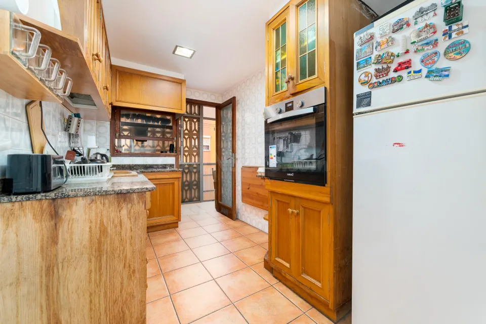 Venta cuarta planta 3 habitaciones sin ascensor Reyes Católicos