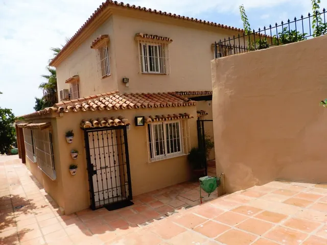 Villa de Lujo de 5 dormitorios en La Carihuela, Torremolinos — 38