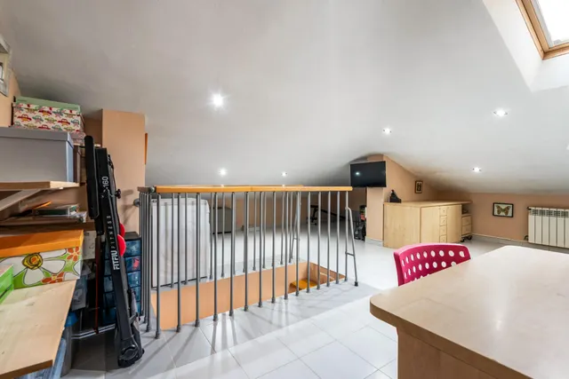 Dúplex  con 3 dormitorios mas buhardilla, 2 baños, balcón, vistas panoramicas. — 20