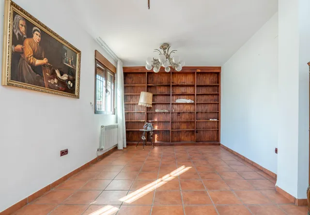 ¡¡ Impresionante chalet dividido en dos viviendas con piscina y zona ajardinadas !! — 5