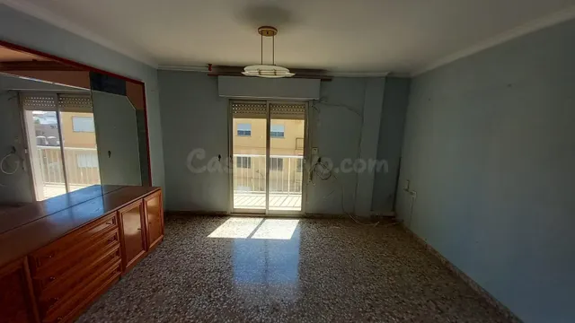 PISO AMPLIO Y LUMINOSO DE 4 habitaciones EN EL CENTRO DE EL  - foto 3