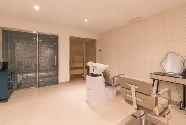 Chalet 4 habitaciones 640m² en venta - Costa del Sol — 41