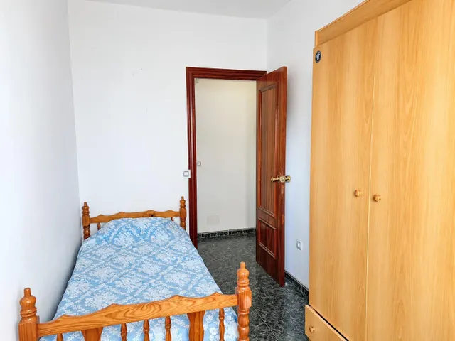 Piso en venta en avd. pablo iglesias, Almería – ideal para inversores  96.000€ — 8