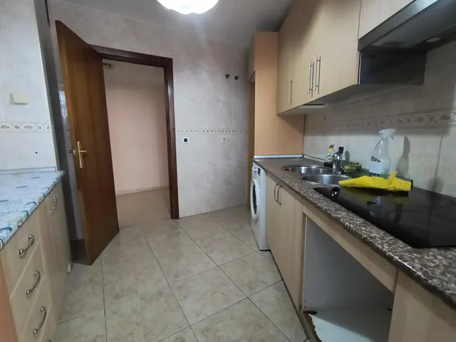 Piso en zona Pinilla con cuatro habitaciones, dos baños y  garaje — 7